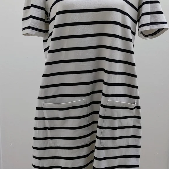 Banana Republic Black and White Striped Dress. - Picture 3 of 6